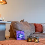 Turtle Beach, Apartment