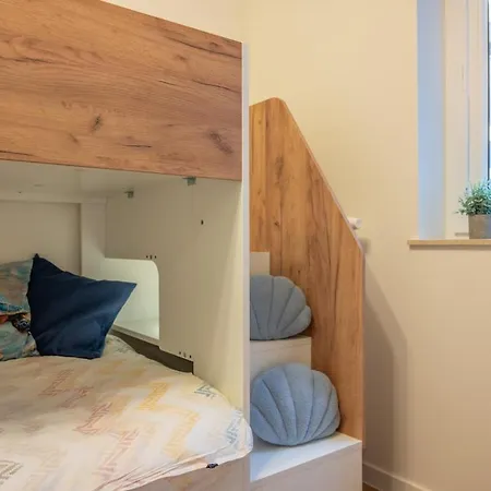 Turtle Beach, * Ostend